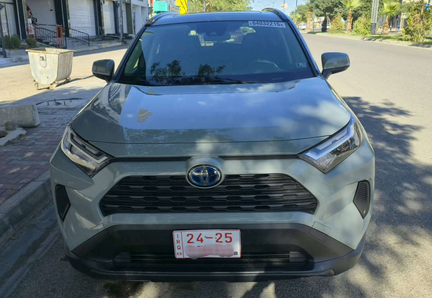 راف فور وارد امريكي موديل 2023 فئة xle هايبرد لون سمنتي
حادثها موضح بالصور 
سيارة بدون صبغ بدون ايرباك ، شواصي سليمه ،فقط قبغ صندوك مبدل بلادي نفس لون 
 فتحة سقف سلايد روف
كشن كهرباء  
شاشه كبيره  
بصمة ابواب وبصمة تشغيل وجنطه كهرباء
تدفئه  بالكشنات
 هيتر استيرن
وباقي المواصفات.
ماشيه ٤٤ الف 
#
السيارة كاتي تترقم شمالي مكان السيارة كركوك

***********
