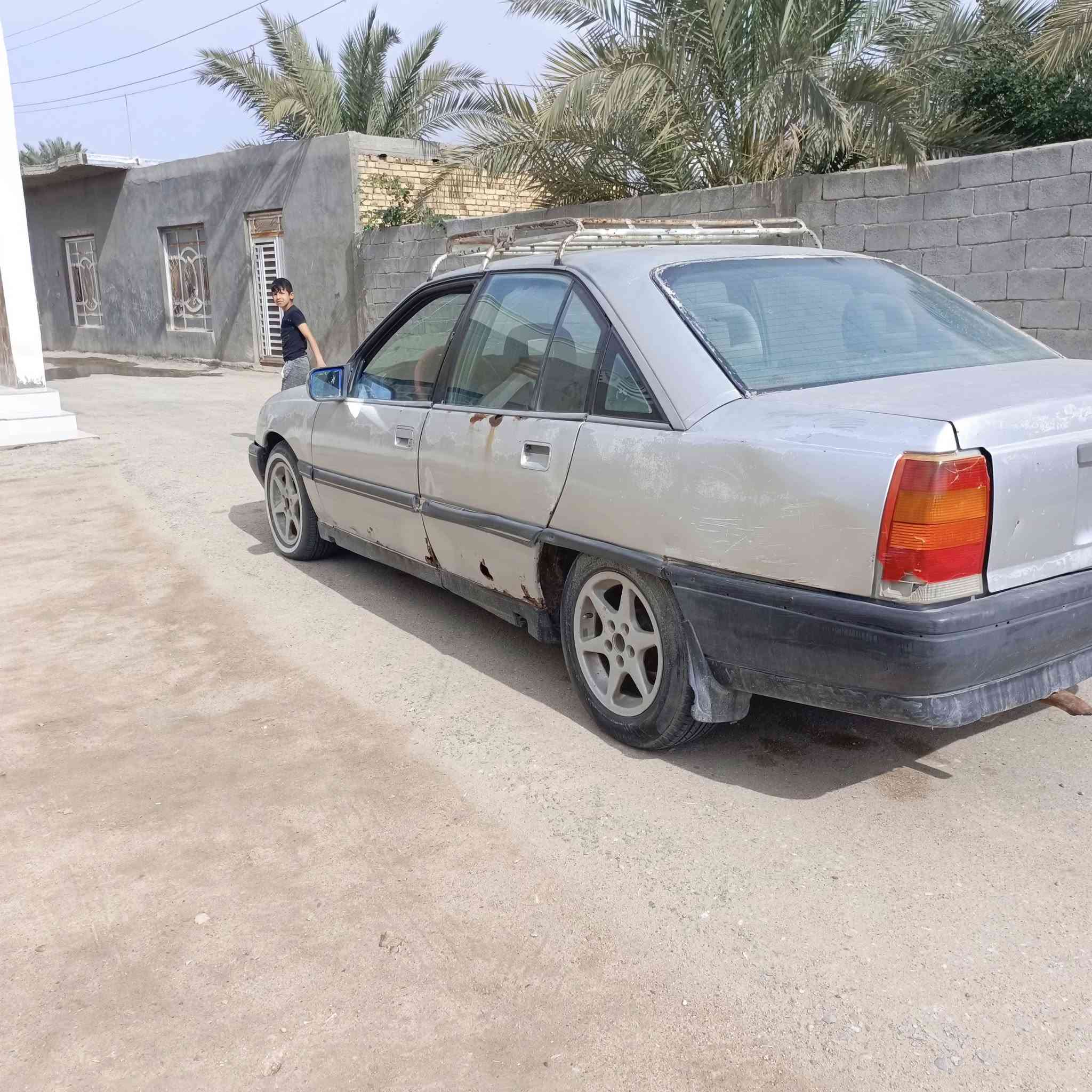 اوبل اوميكا للبيع رقم بغداد محرك وكير نظيف السعر 23 رقم الهاتف ***********
