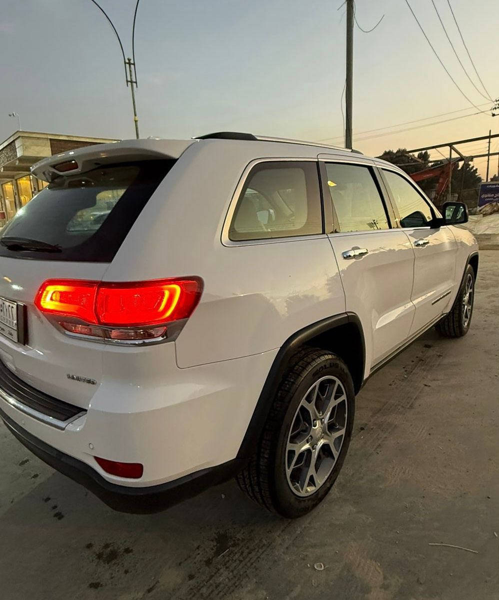 السلام عليكم
جيب 2019 خليجي لمتد بلص ماشيه 80 الف ميل مكفوله وجديده بانوراما 3 شاشات رقم بغداد السعر 290 
***********
