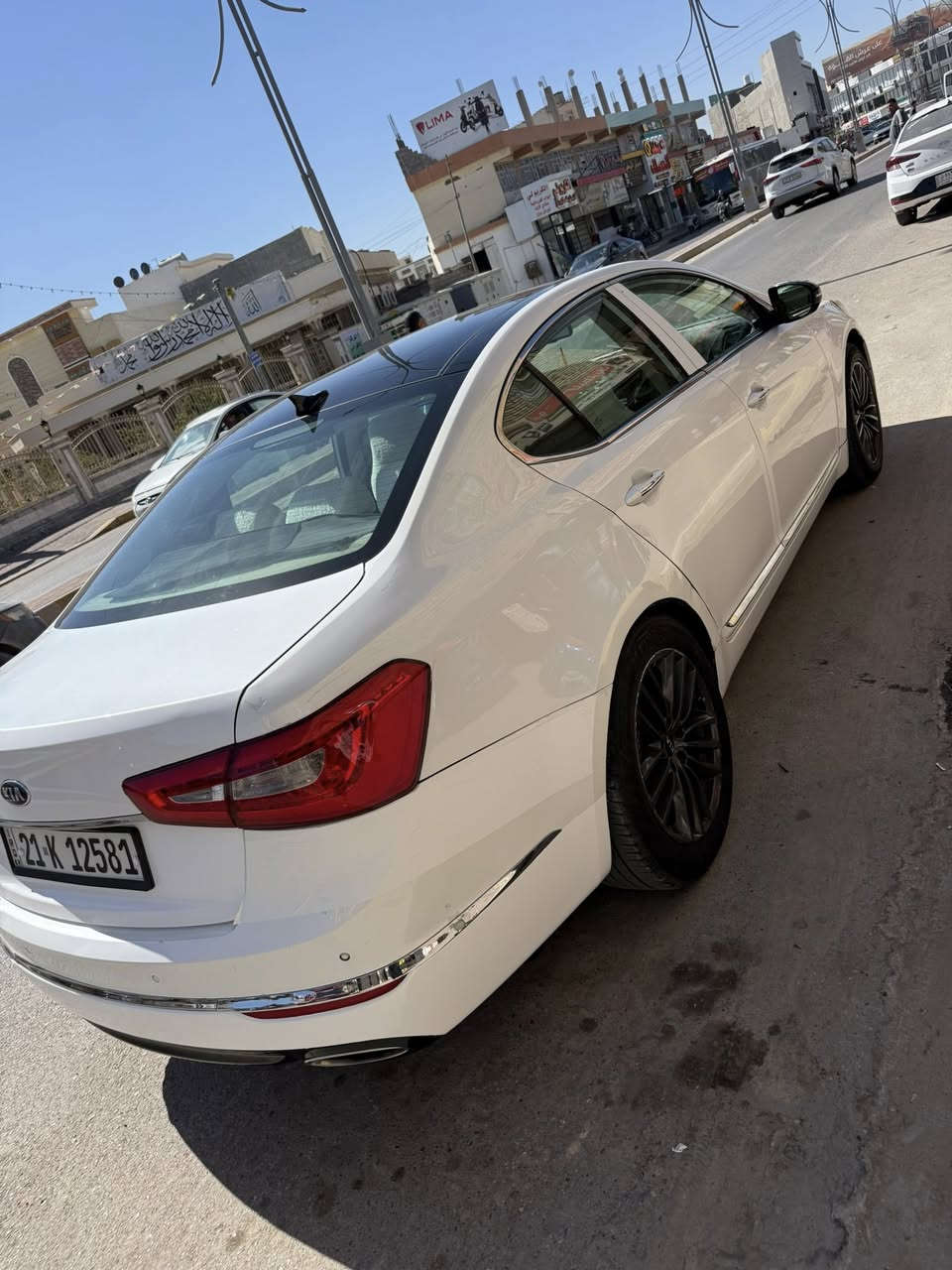 السلام عليكم
كادنزا موديل 2014
رقم شمالي تحويل مباشر 
مكاني رمادي 

فول للاخير 
بانوراما 
كشنات جلد 
تحكمات فووولل
كشانة تبريد تدفئة 
السيارة تخم تاير جديد 

وبقية المواصفات المعروفة 

للاستفسار / ***********
السعر // 115 وبيها مجال 
السيارة بيها 3 قطع صبغ 
باب السايق 
وجاملغ خلفي وباب الصدر 
بدون دواخل
