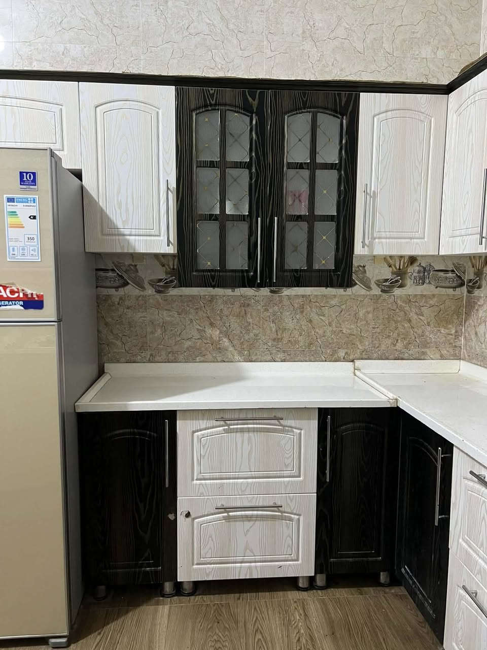 كاونتر تركي خشب الداخل ام دي اف تركي والابواب اج دي اف
السطح مرمر اخو الجديد مال مطبخ بارد يعني ممستخدم
القطعه الاولى قياس مترين و60 وية الزاوية
 القطعه الثانيه متر و30 بدون زاوية 
السنك متر و88 سم هذا الفراغ مال غسالة الصحون 
القطعه الاخيره منفصل تعليك بي سلة هايدروليك تنزل وتصعد
سعر مليون ونص 
عنوان الفلاحيه


**إذا كنت صاحب هذا الإعلان وتريد حذفه لأي سبب، رجاءا أرسل رسالة إلى الدعم الفني**