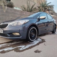 كيه سيراتو ٢٠١٥ خليجي بيهه جاملغ الخلفي بي ظربه بصيطه وبارد بل باب مثل...