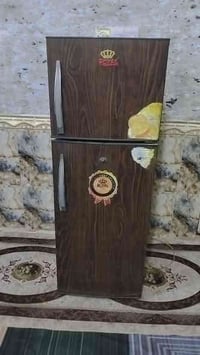 ثلاجات وحده حجم وسط شرط النضافه ولشغل وحده حجم صغير هم شرط النضافه ولش...