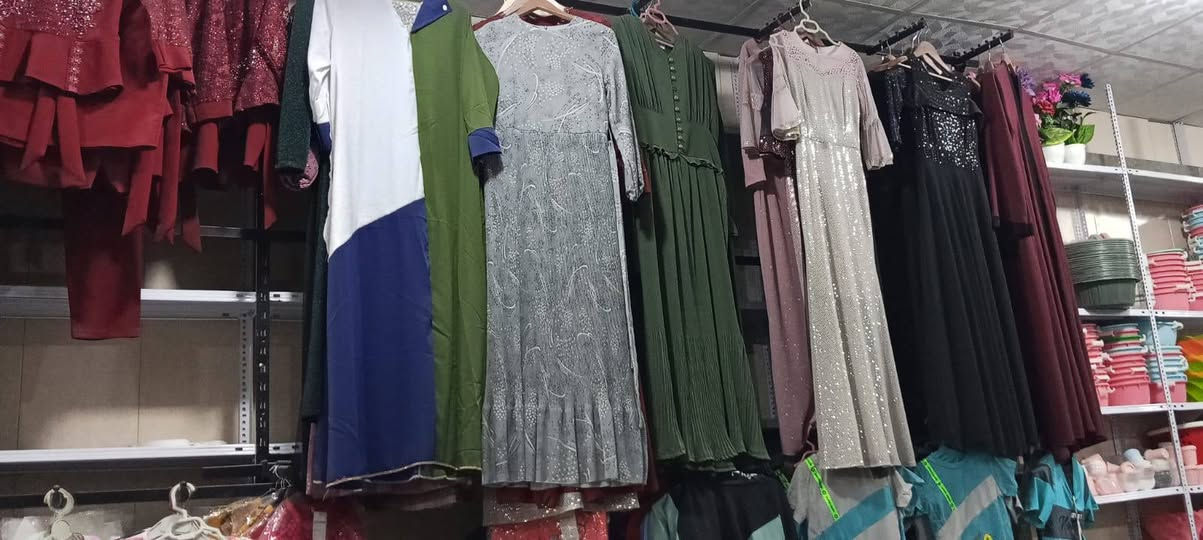 محل للبيع حي ميسان مقابل مجمع جوهره العرب عدم التفرغ  حاله البيع لغرض عمليه اي استفسار اتصل على الرقم ***********
