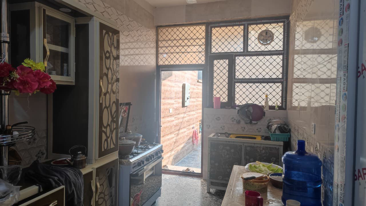 دار للبيع. طابو صرف. حي سلام. شارع. ١٢ طابق. ونص.  بناء طابوق.   مربع. ذهبي. مكان.  مميز. جداً. 
مساحه. 125  مواصفات. البيت.  ١على ١. 
بسم. شخص. واحد. تحويل. مباشر.  
سعر.  105.  مليون.   ***********  

المو شراي. لايتصل.     تحياتي. لجميع.
