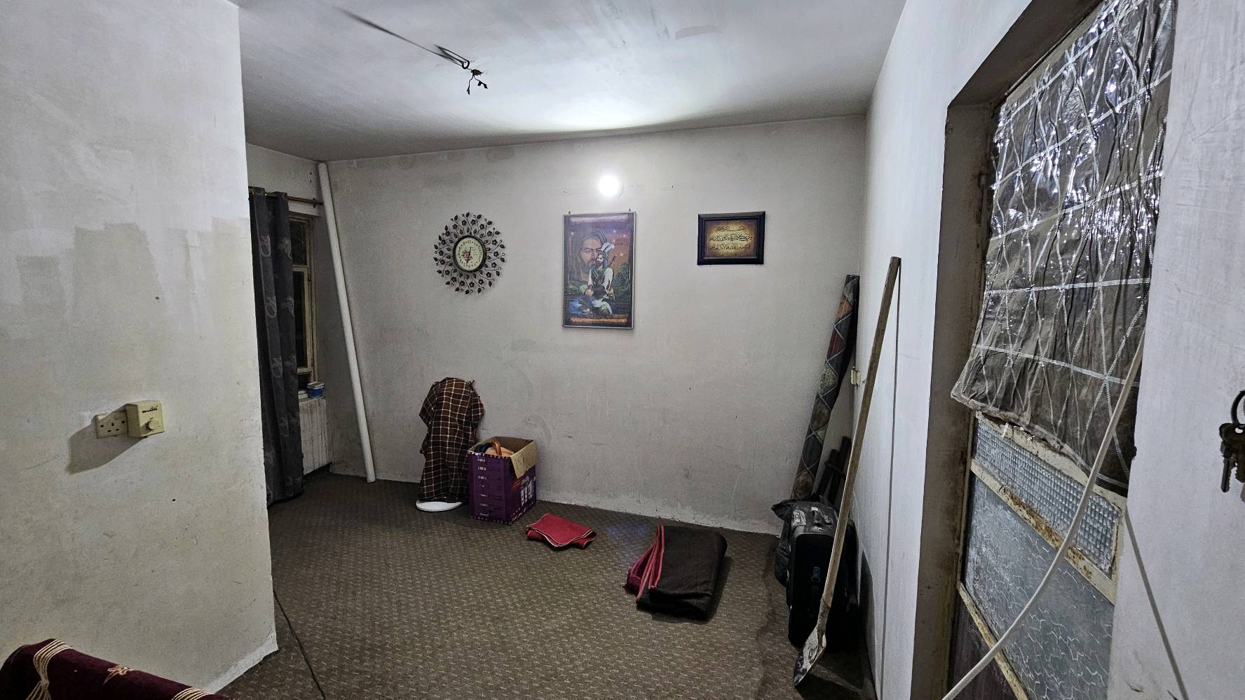 السلام عليكم
بيت ركن للبيع بمنطقة حي اور يم مدرسة بحر العرب قريب على جامع عمار بن ياسر
مساحة البيت: 75 متر
الواجهة 12.5
النزال 6
الطابق الاول غرفة وصالة ومطبخ وصحيات
الطابق الثاني غرفة وحولي والسطح بي سندويش مخزن وتواليت
البيت بناءه متوسط جاهز للسكن
السعر 160 مليون وبي مجال
للاستفسار اكثر واتساب
***********
