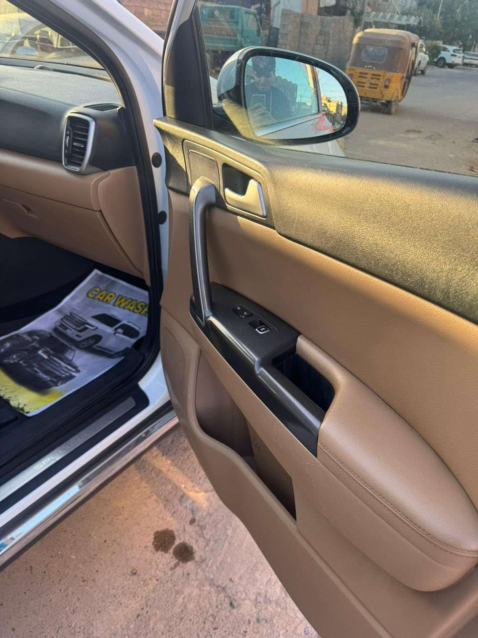 سبورتج موديل 19 ماشية ٩٧فو مواصفات بصمة حساسات كشنات تحكم جلد صندوق بصمة مكينة وكير مكفولة رقم بغداد بيهة بارد بالجاملغ الخلفي وبارد خفيف بالباب الخلفي مكاني بغداد الجديدة رقمي ***********السعر شدتين ٢٠٠ورقة بيهة مجال بسيط
