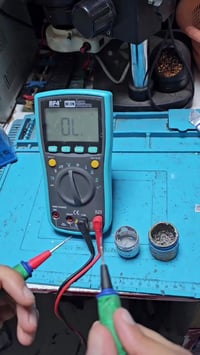 التجربة خير برهان! 🧪⚙️ هل المعجون الحراري يوصل كهرباء؟  • إثبات عملي: ...