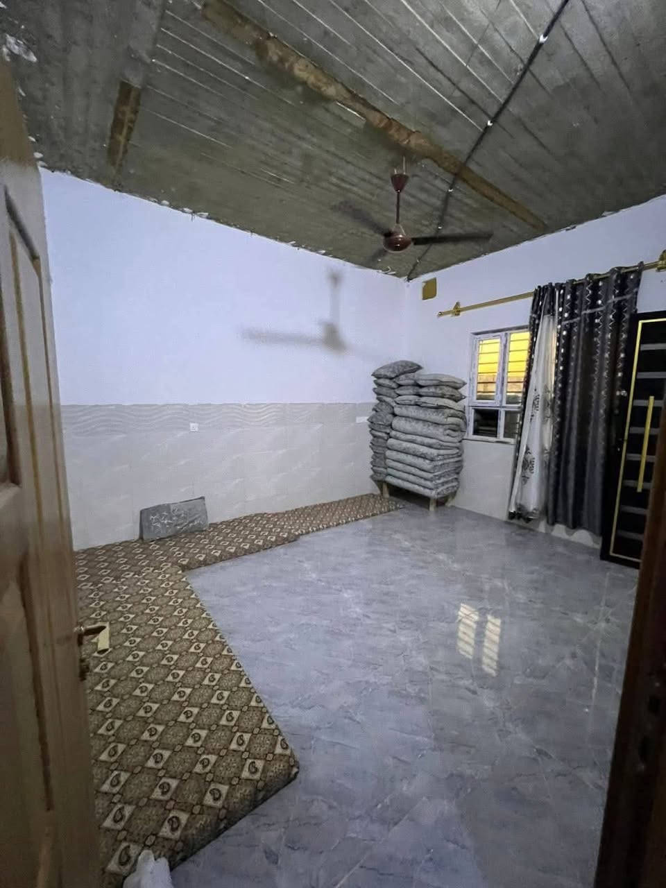 بيت 🏡 طابقين للبيع.    في حي القوسيات
خلف معمل 🏭 غاز التوفيق   

المساحه.   110. متر مربع 

وجها.    10.  م نزال.   11.   م

طابق الأول يحتوي  عله استقبال مطبخ.  غرفه نوم 🛌.  مشتملات.  خارج داخل. 

طابق الثاني يحتوي عله ثلث غرف نوم 🛌.  مشتملات 

خدمات ماء 💦 كهرباء ⚡️. قريب من التبليط 

سند زراعي ملك صرف.   نموذج.   25. وصل بلديه من الشرعي مباشر 

الدار 🏠. بناء 🔨. حديث.  ألفين.  2025. 

اتجاه.  قروب تام ☀️ 

السعر. ( 55 ).  بي مجال 

‏الاستفسار بالأرقام 

       ***********

***********
