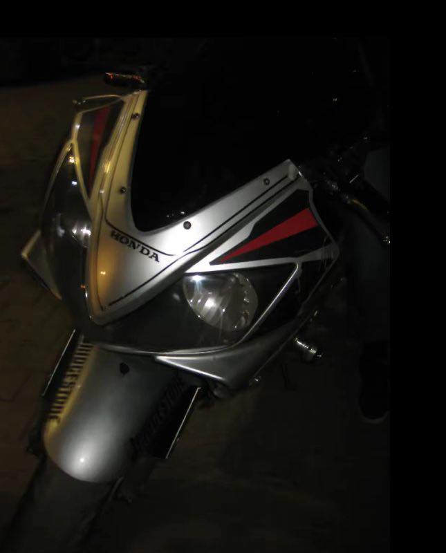 دراجة f4i
عليها صالنصة بروكس اصلية 
راديتر جديد جبته بورقتين حماوته متعبر 90
دراجة نكره كلشي كامل بيه مابيه اي نقص بدون اوراق محرك وكير كفالة 
بس كشر بي شخوط دراجة دراجة مصروف عليه كلش هواي دهن كله موتل وبانزين محسن كهربائيات كاملة

السعر 25 ورقة وبيه مجال قليل
الرقم ***********
العنوان بغداد التاجي
