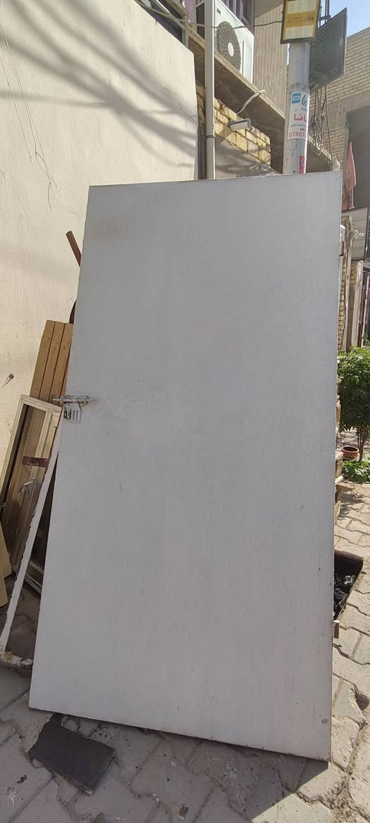 للبيع حديد باب حديد عدد2 +وحده المنيوم +وحده دفتريه خشب 3 طلاكات +4 خشب كلهن باب وجرجوبته   تصل وتدلل ***********
