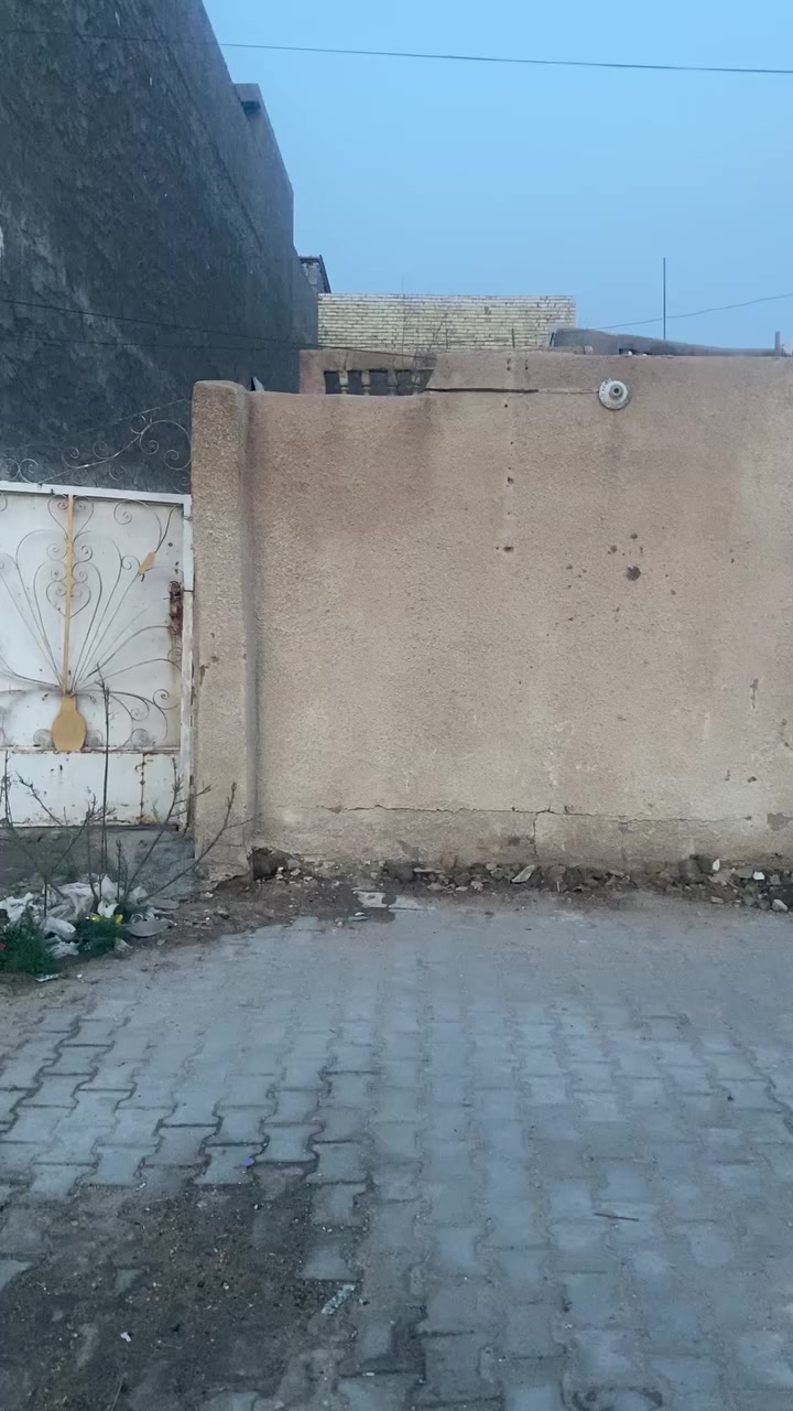 بيت على شارع تجاري يعتبر
***********
