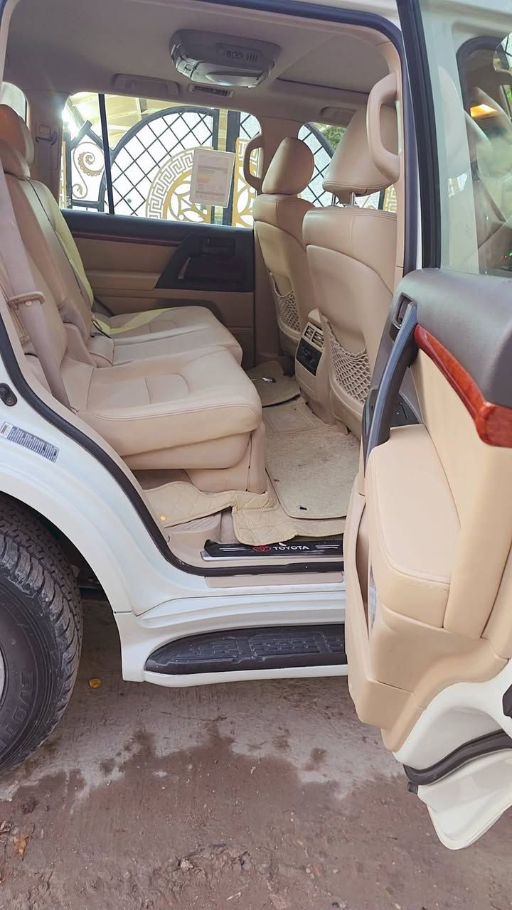 السلام عليكم
لاندكروز 2014
كفاله عامه 
8سلندر 
خليجيه 
 GXR
الرقم بغداد 
مكان السياره بغداد 
رقم الهاتف ***********
اتصل وبيك خير وتدلل
