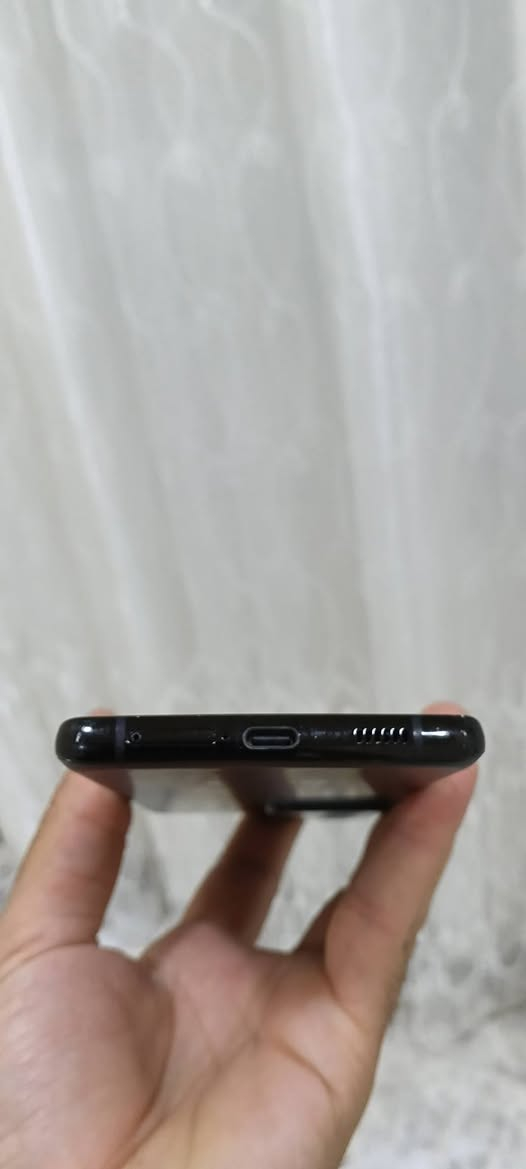 Galaxy S21 Ultra

2سیم و  زاکیره 128 گێگا و ڕام 12 گێگا و شاشەی   Daynamic Amolid X2  و  نوێبونەوەی شاشەی 120هێترزە و پرۆسێسەریی Exynos 2100یی  لەسەرە و کامێرای 108 مێگا پێکسڵ و زومی کامێرای 100x و سه ماعەی ئیسترێۆیە و پاتری 5000ملی ئە مپێرە جامی شاشەی درزی هەیە وە لە وێنەکاندا دیارە و بۆ بەکار هێنان هیچ کێشەی نیە بە زەمان پشتیشی گۆڕاوە نرخی 290 هەزار قفڵێتی

شوێن/چە مچه ماڵ + گەیاندن هەیە شمشمل, السليمانية


**إذا كنت صاحب هذا الإعلان وتريد حذفه لأي سبب، رجاءا أرسل رسالة إلى الدعم الفني**