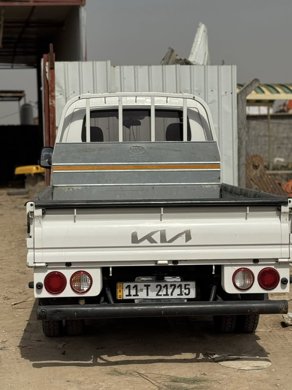 كيا بنكو موديل ٢٠٢٣ رقم بغداد فول مواصفات سياره جاهزه على الاخير مال جناي وشوفت عينك بلصور السياره بيها قطعه تبديل فقط باب السايق والباقي كفاله 

‭٠٧٨٢ ١٧٠ ٨١٠١‬
‭٠٧٧٤ ٨٠٧ ٧٦٤٦‬
