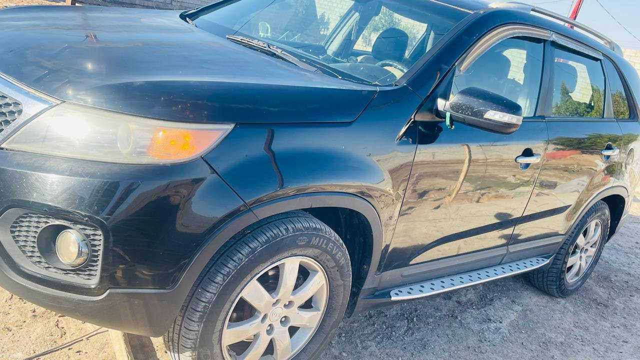 سورنتو موديل 2012
اللون اسود 
سبعه راكب 
أربع سلندر 
السعر 125$
بغداد مشروع وطني وارد امريكي بيه شي قليل صبغ العنون بسمايه ***********
