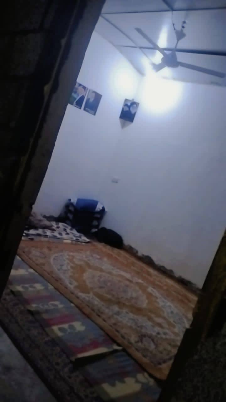 السلام عليكم بيت للبيع مساحه 200بنيان جديد  مرقم بلبلديه المكان حي الحكيم قريب على الدبيه قريب على أسواق فستقه يم الفحامه متكون من غرفتين نوم وصاله  ومطبخ واستقبال وكراج وصحيات خارجيه للاستفسار اكثر الإتصال على الرقم التالي ***********
