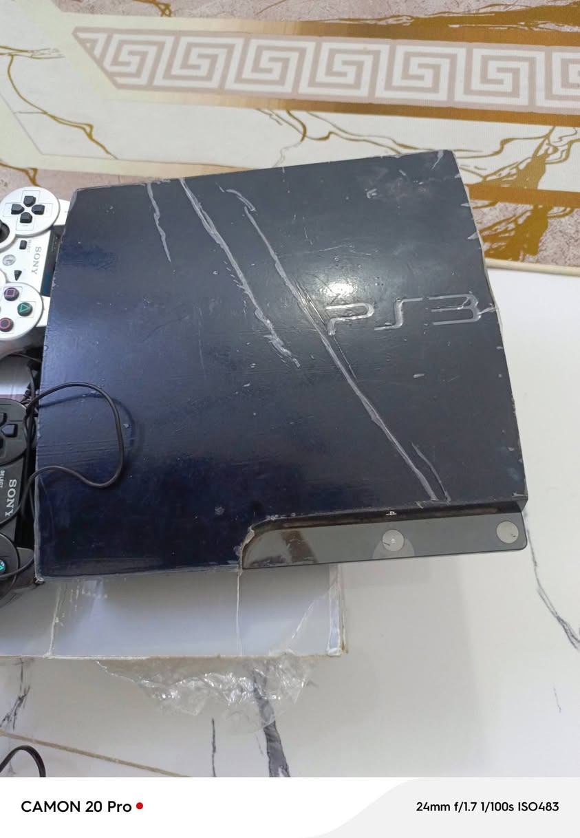 السلام عليكم ps3 اسلم ماداخل تصليح نضيف هارد داخلي 350 جيجا
ملاحضه جبتله تحويله HD  لأن بي مشكله بالمكان  HD وهسه أشتغل طبيعي  على دقه 1080 HD الجهاز ماداخل تصليح  وشغال 100 على 100 ملحقاته كامله، 2 جوستك ملاحضه  ثنينهن الجوستكات بيهن خلل بواحد من الشفتات 
السعر 105 وبي مجال بسيط تجي تفحص على راحتك واذا جهاز مو شغال يرجع ونطيك بي ضمان يومين الرقم
 ***********
