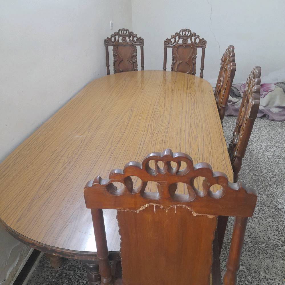 ميز طعام صاج خشب زان ثقيل نضيف الي محتاجه موقعه بغداد البياع الشرطه الخامسه