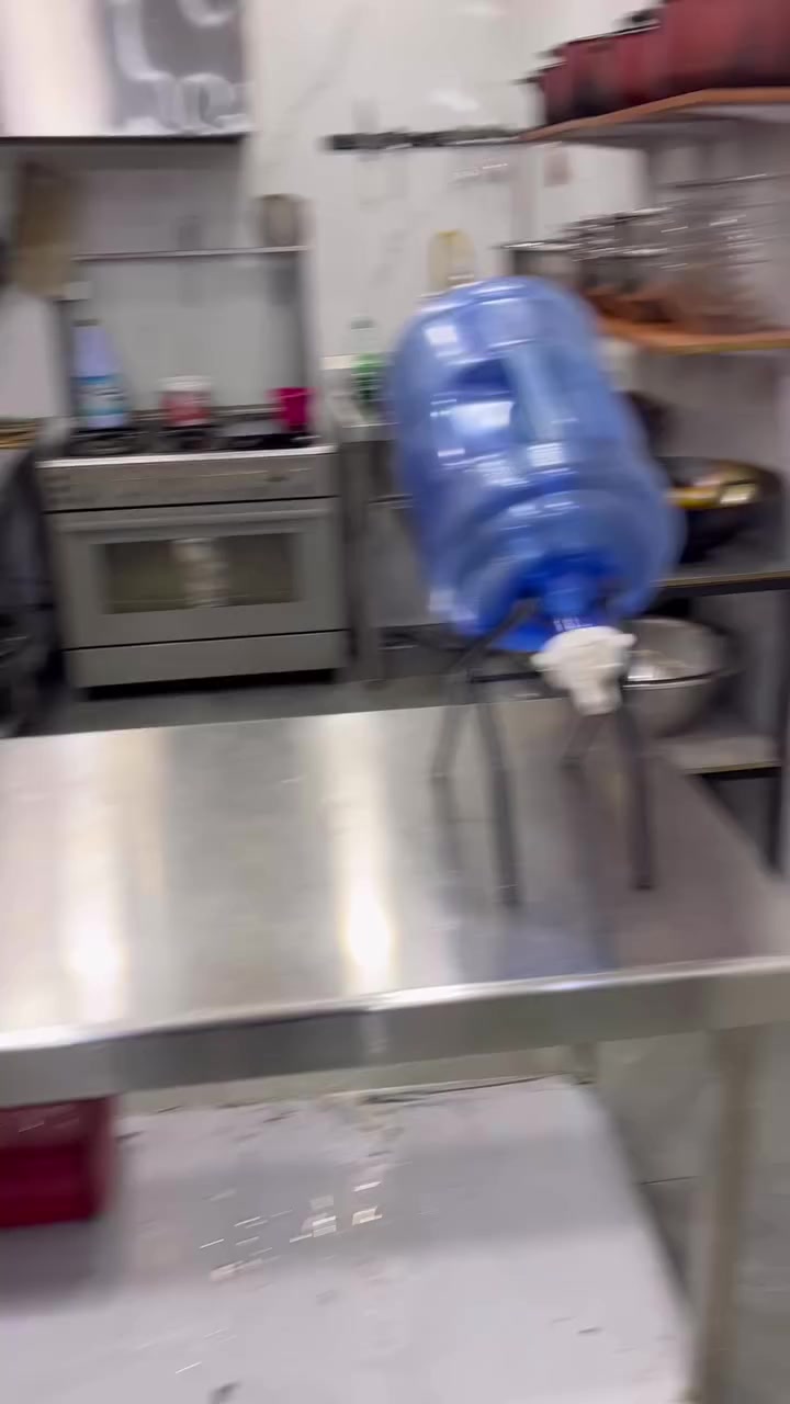 مطعم كامل للاجار حي الخضراء مقابل مدارس المتميزين شارع عام ***********
