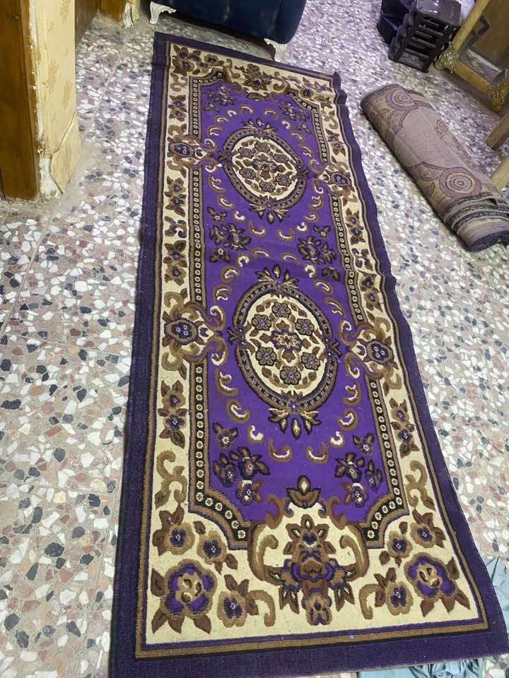 المدات ثنين كبار ب30
وثنين صغار ب20
الزولية 3*4 ب50
السنك 75
الطباخ ب50
كلهن شلع ب200
مكاني زعفرانية 
هذا الرقم ‭***********‬
