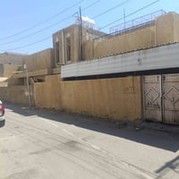 للبيع بيت في حي الحسينيه مجاور حسينية الامام الحسن العسكري بمساحة 253م...