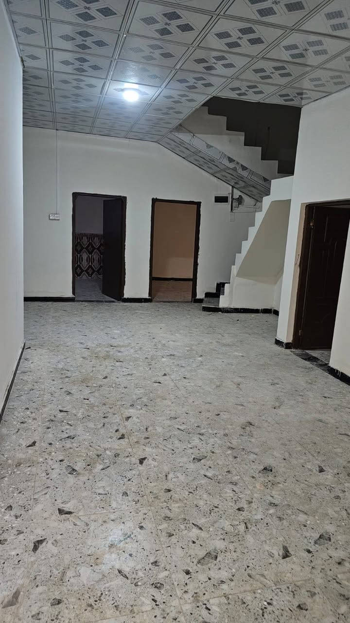 السلام عليكم 

يعلن مكتب عقارات النهروان عن توفر بيت للبيع بسعر مناسب جداً 

طابو صرف عرصة يتحول بأسم المشتري . 
المساحة 155 متر 
العنوان / ابوكوصرة شارع الكديحيه

يتكون البيت من 
غرفتين 
مطبخ 
صحيات 
استقبال

السعر 60 قابل للتفاوض 

التواصل والاستفسار 

***********
