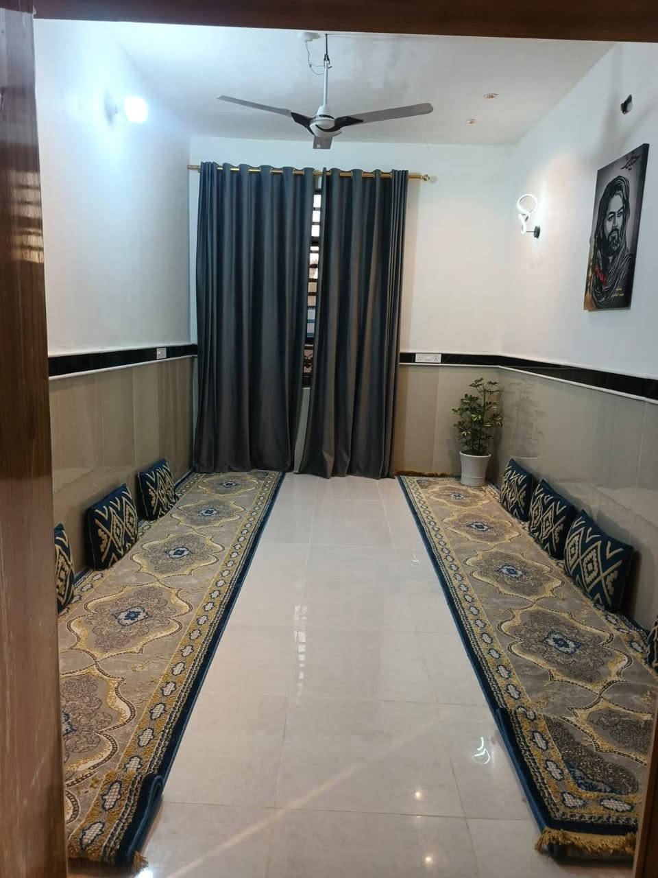 دار للبيع مساحه ١٠٠متر طابقين منطقة ٥٠ الف مطلوب للمصرف ١٠٠ مليون تطلوعه ٥٠ مع مجال قليل تبديل كفيل 
مكتب بيعة الغدير 
***********
