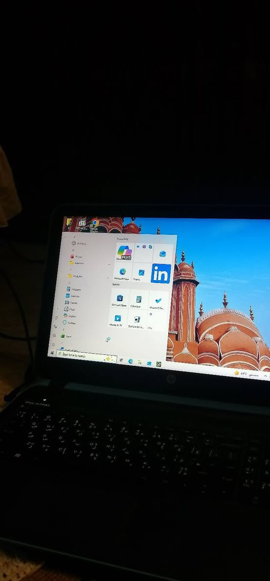 لابتوب  hpشركه معروفه جيل العاشر ويندوز لل العاب والبرامج لابتوب قوي كلش للبيع او الماوس  للاستفسار  ***********.
