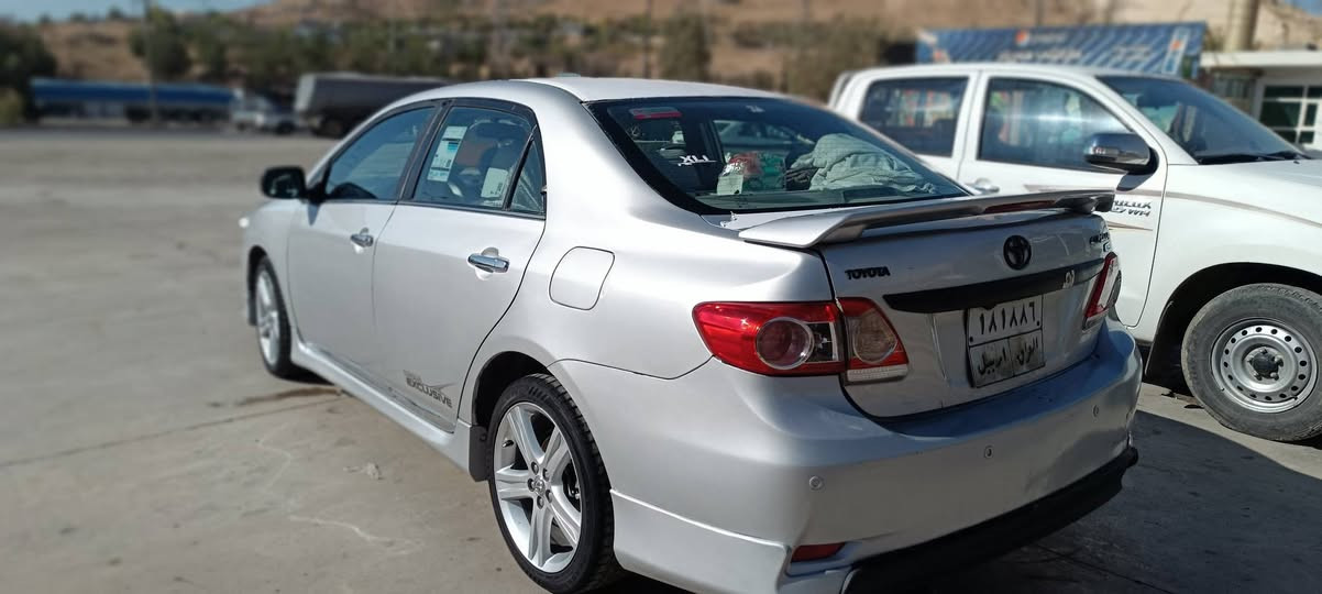 کرۆلای ٢٠٠٩ 
کامل کراوە بە ٢٠١٣
کراوە بە سپۆرت ویل پێنج پەڕ
دەشپوڵ و گێچ کراوە بە ١٣
کامل بۆیاخ نیە بە کامل ئەیفڕۆشم 
تازە سێرڤز کراوە 
بانس و تایە و ڕۆن و هایدرۆلکی مانگێ گۆڕاوە
0776 681 43 36
0750 804 83 39 شمشمل, السليمانية
