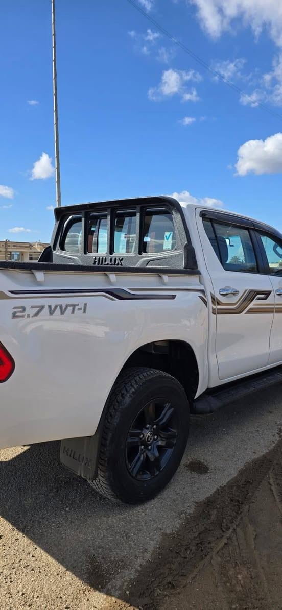 تويوتا هايلوكس فور ويل ٤ سلندر رقم بغداد موديل ٢٠٢١ كفاله عامه ماشيه ٤٨ الف كيلو حقيقي فول مواصفات ساز ..مكانها..الرمادي...للاستفسار..    ***********
