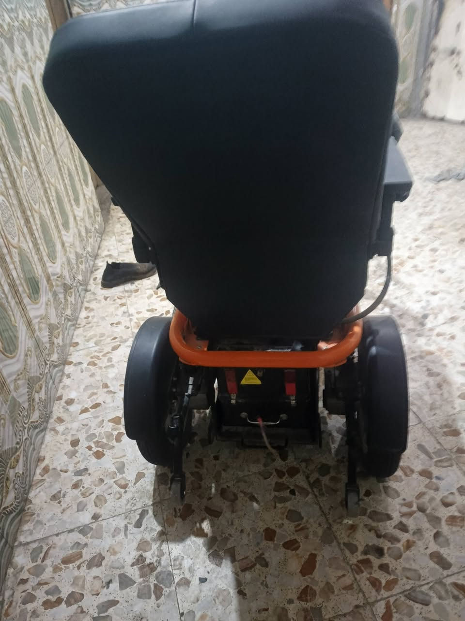 عربانه لل بيع جديده بدون تياستخدام 
مكانه النجف الاشرف 
لل تواصل عله هاذا الرقم 
***********
السعر 300الف وبيها مجال
