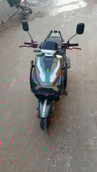 دراجه شحن  للبيع 6 بطاريات صار شهرين من مشدوده 07814144999