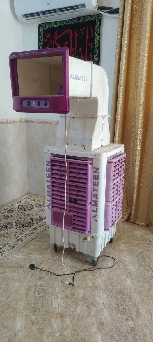 سلام عليكم مبرده حجم كبير نضيفه عل فحص بس الي يوزع الهوه مكسور شغاله كاملع ليف 3سرع سعرها 170 مكاني الشعب رقم ***********
