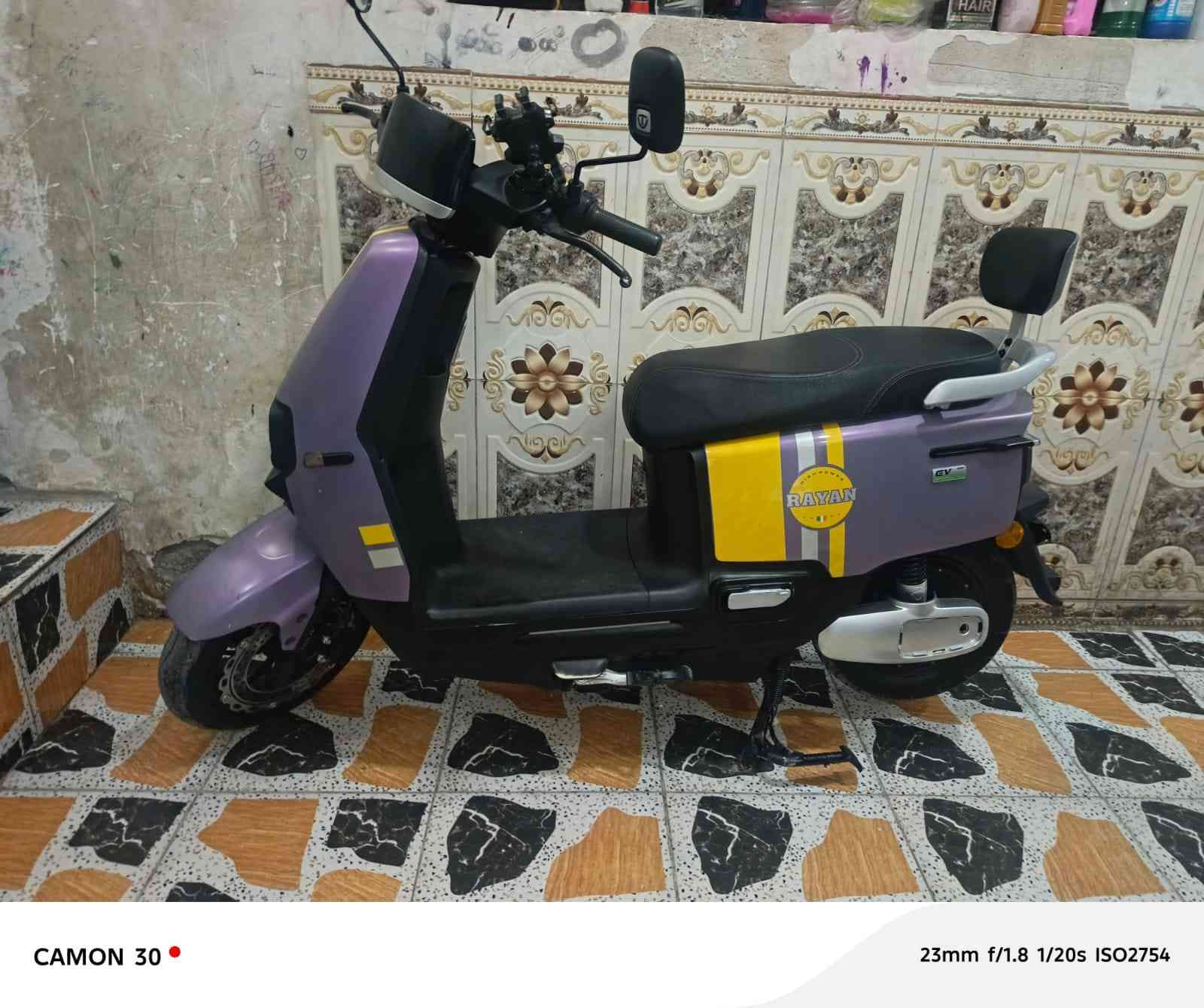 سلام عليكم عندي هاي الدراجه شحن للبيع امنه نظيفه شركة الريان السعر 650 أو هاذه رقمي ***********
