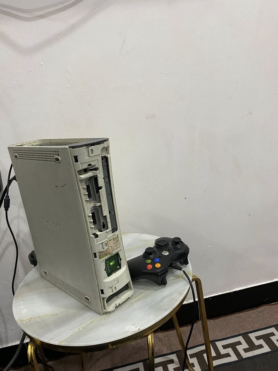 اكس بوكس360 فات شغال اي خلل مابي
نقص بس الهارد والغطاء مال وجه
مثل متشوفون بالصور الجهاز مكفول تفحص وتاخذ
مع جوستك واير اصلية وكامل ملحقات الجهاز
 مكاني بغداد الدوره
وعندي توصيل🚚


**إذا كنت صاحب هذا الإعلان وتريد حذفه لأي سبب، رجاءا أرسل رسالة إلى الدعم الفني**