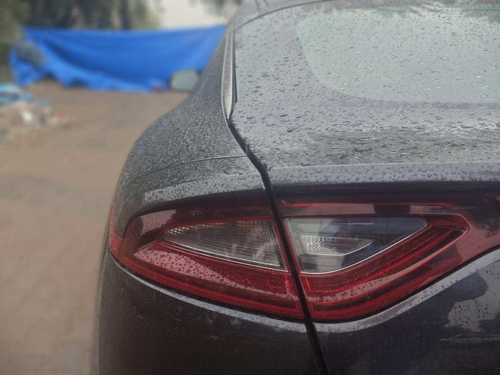 فرصة مميزة لعشاق السيارات الرياضية الفخمة ✨
Kia Stinger 2021 GT-Line أداء رياضي وتصميم أنيق يجمع بين القوة والراحة.
📍 المواصفات:
موديل: 2021
النوع: كيا ستنكر – GT Line
المحرك: 4 سلندر تيربو
الرقم: أربيل
اللون: نفطي مميز
الممشى: 83 ألف ميل
⚙️ التجهيزات والمميزات:
سقف بانوراما
مقاعد جلد مع تدفئة (Seat Heating)
نظام Auto Stop لتوفير الوقود
شاشة كبيرة متعددة الوظائف
شاحن لاسلكي (Wireless Charger)
حساسات وكاميرات
نظام قيادة رياضي
تايرات  حجم 19طسة ناعمه Two Size رياضية
🔧 الحالة:
حادثها جاملغ جهة الراكب وتم إصلاحها
إيرباغ الستيرن فقط طاك وتم إرجاع سستم السيارة
السيارة إدامة كاملة
كير بدون أي نقص
دهن نظيف مع نانو كوتينغ (Nano Coating) لحماية الطلاء
السيارة جاهزة طخم تايرات تو سايز ويل فاخر 1500دولار 
دهن كير جديد إدامة كاملة
💰 السعر المطلوب:
185 دولار وقابل للتفاوض للجادين.

📞 للاستفسار:
***********
📲 واتساب متوفر بغداد, العراق
