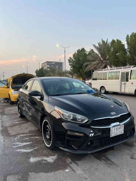 السلام عليكم كيا فورتي مديل ٢٠٢١ السياره حادثها دعاميه وبارد بالمدكر السياره بيها رصعات خفيفه  السعر ١٣٥ وبيها مجال  السيازه معوقين بعد سنه وتصير حره  مكلف بالنشر ***********
