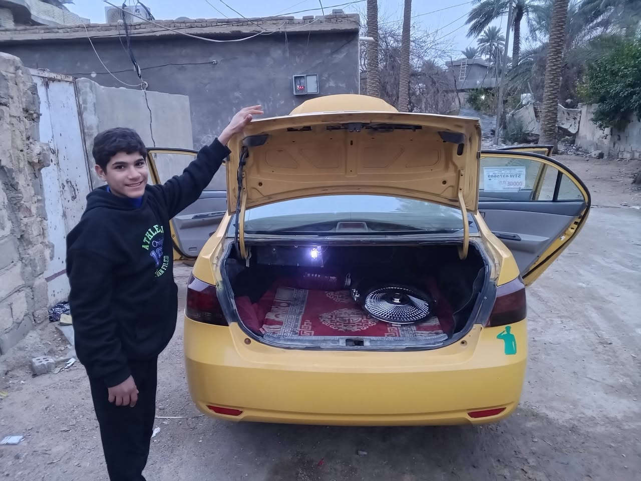 سلام عليكم سياره بي وايدي جي ثري رقم انكليزي سنويه ل31 حداديه مكينه وكير مكفولات  كهربائية كلا شغلات مراوس بسبكترع حسب القناعه بسمي سياره واذا بيع قفل 40 سعره ***********
