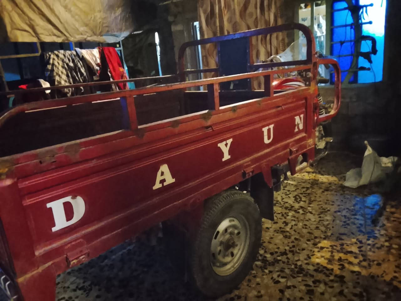 السلام عليكم شباب ستوته للبيع موديل 19 اوراق اصوليه ستوته مكينه ناعمه حلووه مال شغل  السعر 1100 وبيهه مجال للطيبين المكان بغداد ***********
