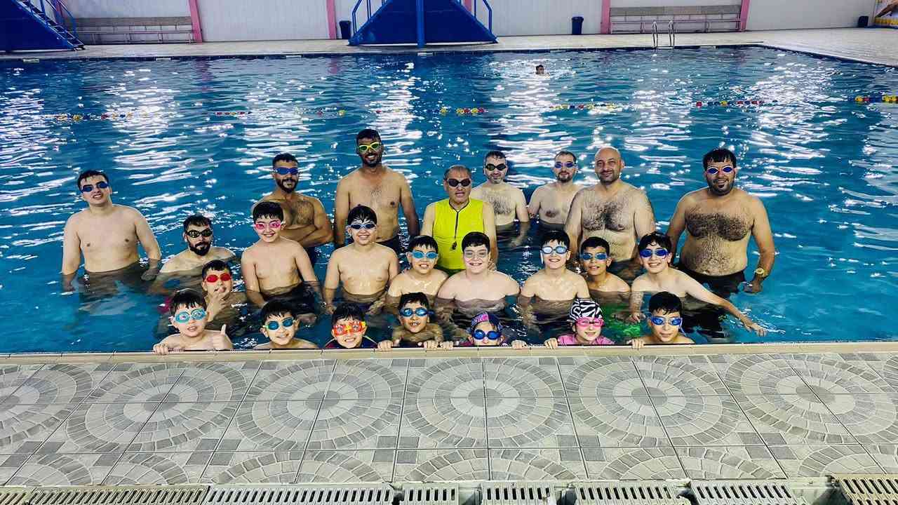 على بركة الله تعالى دورتنا الثانية لتعليم فن ومهارة السباحة المتطورة حديثا للصغار والكبار 6/2 على مسبح پارك الربيع العائلي حي العدل شارع الربيع مقابيل المحكمة للاستفسار *********** واتساب تابعوا قناتنا عاليوتيوب مدرب السباحة عدنان حسن
