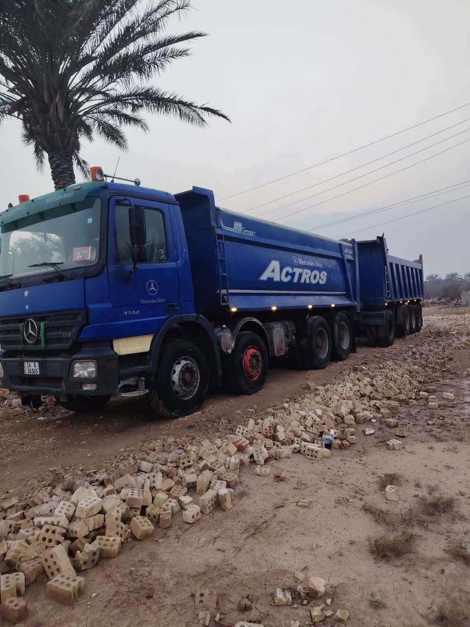 السلام عليكم اكتروز للبيع موديل 2004 بموديلهة كير مكينة شاصي مكفول رباط 24 خمس ورك كير كهربائي تخم تاير مكان بغداد تقاطع النهروان *********** رجآء الموشراي لا يتصل
