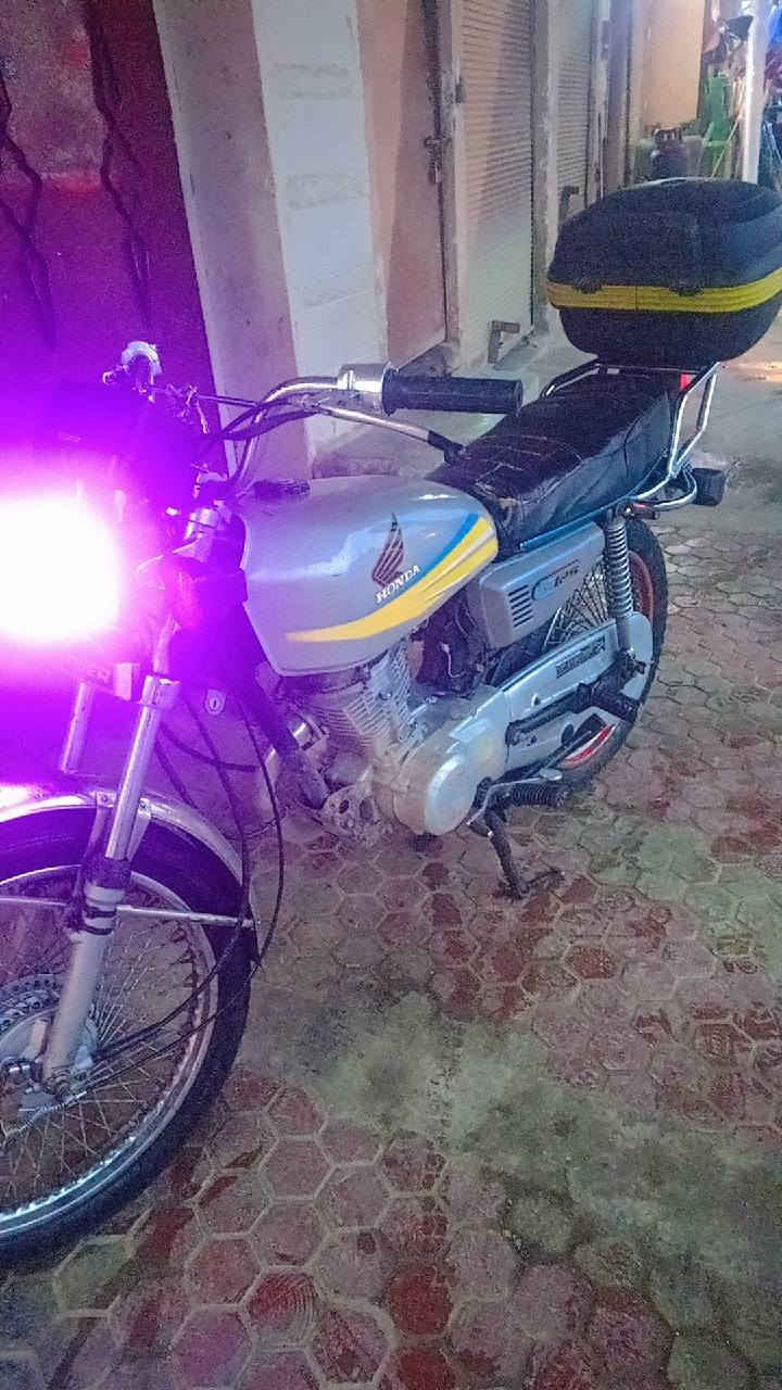 للبيع محرك ما مفتوح والكهرباء كله شغاله مكاني موصل تلكيف السعر 375 ***********
