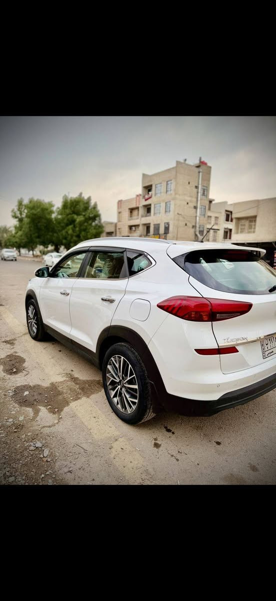 سلام عليكم توسان 2020 
رقم بغداد بسمي ماشيه 94الف جديده كلش مكفوله بيهه بارد بل باب الخلفي كد شبر فول عدا بنوراما
سعر 205 وبيهه مجال بسيط 
***********  العنوان البلديات
