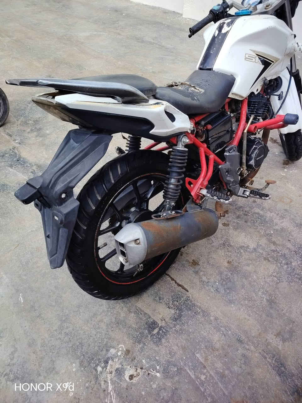 سلام عليكم
للبيع ماطور كايدن
موديل2018 محرك150
نقص صفاحيات او قبق مال لايت ماطور كله شغال من سلف هندر لايت عالي ناصي هورن كله شغال اي نقص مابي محرك بلادي
سعره300 ابو بي مجال
ستفسار ***********
