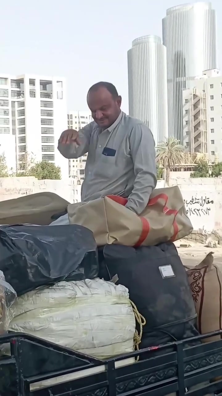 مكتب ابو درغام للنقل البري نعلن الرحلات يوميا من جده ومكه والطائف والرياض وخميس مشيط وابها وجيزان ونجران الى جميع المحافظات اليمنيه احد لديه رسائل او ركاب او مشوار يتواجد لدينا جميع انواع السيارات باحدث الموديلات ما عليك الا تحدد رحلتك عبر جوالك
0545042330
782351117
774133753@


**إذا كنت صاحب هذا الإعلان وتريد حذفه لأي سبب، رجاءا أرسل رسالة إلى الدعم الفني**