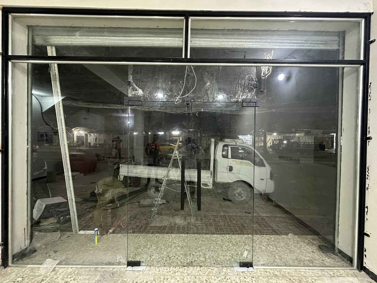 جانب من اعمالنا الزجاجية في كربلاء المقدسة 
مستعدين لعمل الواجهات 10 ملم و الواجهات المنيوم و الأبواب الكهربائية 
العنوان: كربلاء المقدسة قرب السفارة التركية 
***********
***********
منتظر عريبي
