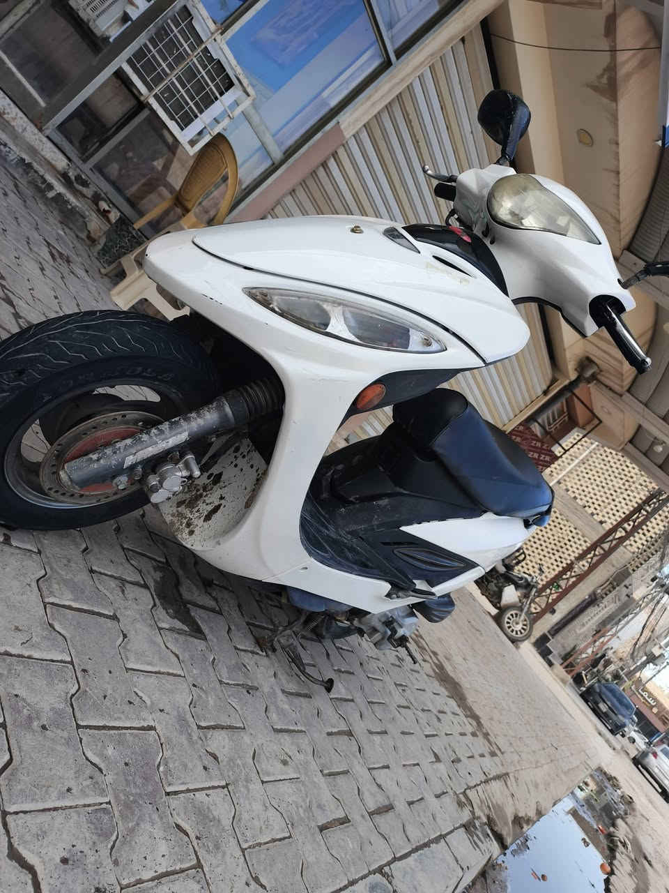 كامكو جي 4
قبل اسبوع نزلتها من الحاوية
مكينة كفاااالة
نگرة سلف شرط النظافة فووووووول 
ميكنة ماكو صوت نااااعمة
شرط بانزين فقط محسن ادير الها ماكو عادي 
مكاني الكوفه 
السعر ٧٠٠ وبيها مجال حق الجية
***********
