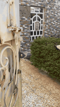 السلام عليكم
دار للبيع 
الموقع:المربع الذهبي بالقرب من رضا حسون 
المساحة: ٢٠٠ متر بناء ٢٠٠٨ 
الخريطة: غرفة نوم ومطبخ وصالة واستقبال وهول وصحيات داخلية وخارجية وحديقة
الطابق الثاني غرفتين وصحيات 
السعر : ٢٥٠ مليون وبي مجال 
للاستفسار التواصل على الخاص او على الرقم *********** واتساب 
ومن الله التوفيق
