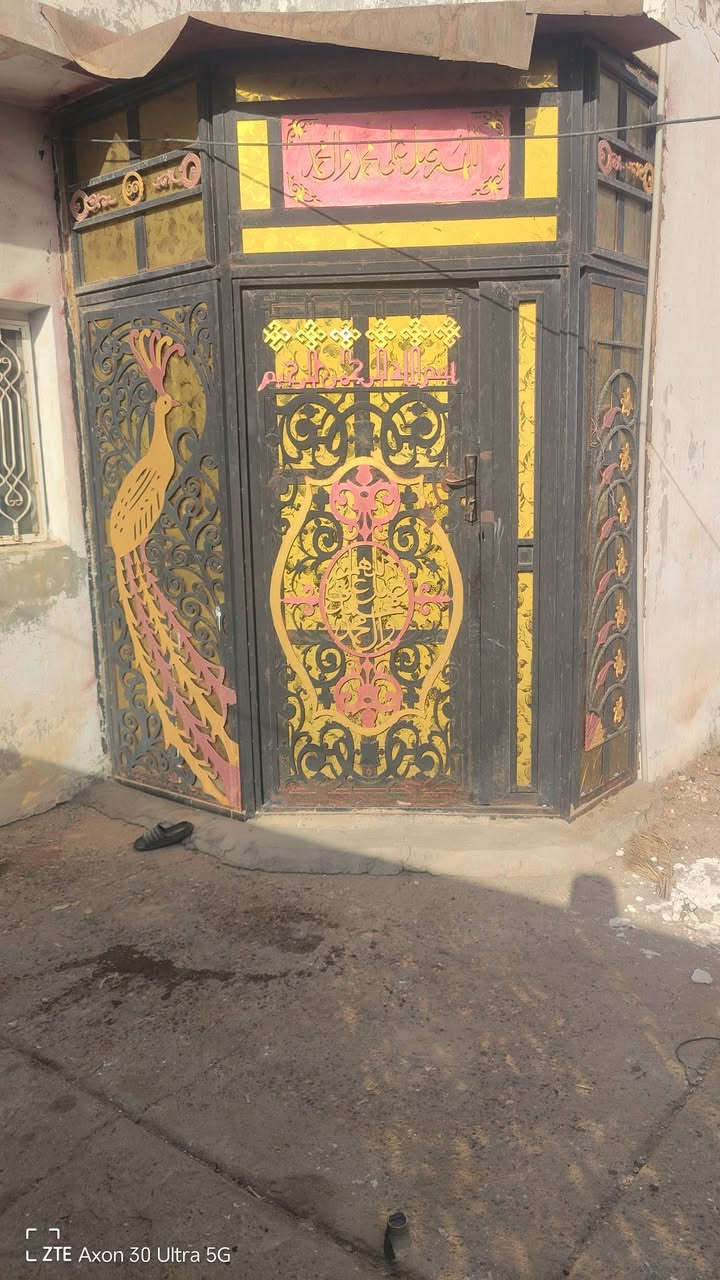 بيبان خشب العدد 3باب ستقبال طلاقه وربع  30سانتيم لاعرض لارتفاع مترين عرض الباب 90 والرتفاع مترين العرض 73والرتفاع مترين باب مدخل 3عرض والارتفاع مترين ونص محجر درج طواله 14بايه باب ريسي 3متر لارتفاع مترين ***********

